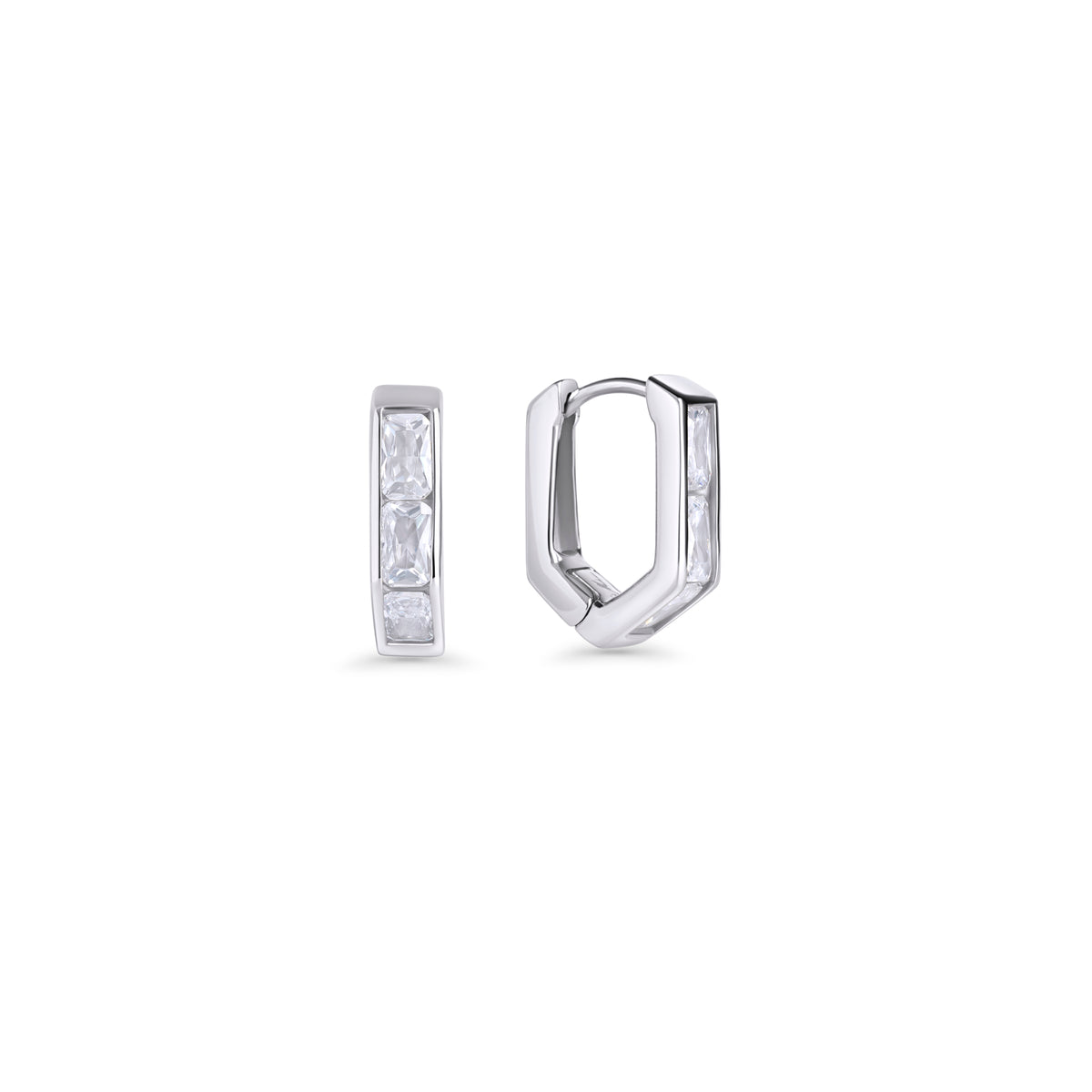 Silver angular hoop earrings set with baguette-cut clear stones on a white background. Nickel-free, waterproof & tarnish-resistant stainless steel earrings for sensitive skin.

Boucles d'oreilles anneaux argentées de forme angulaire serties de pierres transparentes taille baguette sur fond blanc. Boucles d'oreilles en acier inoxydable sans nickel, résistantes à l'eau et anti-ternissement pour peaux sensibles.