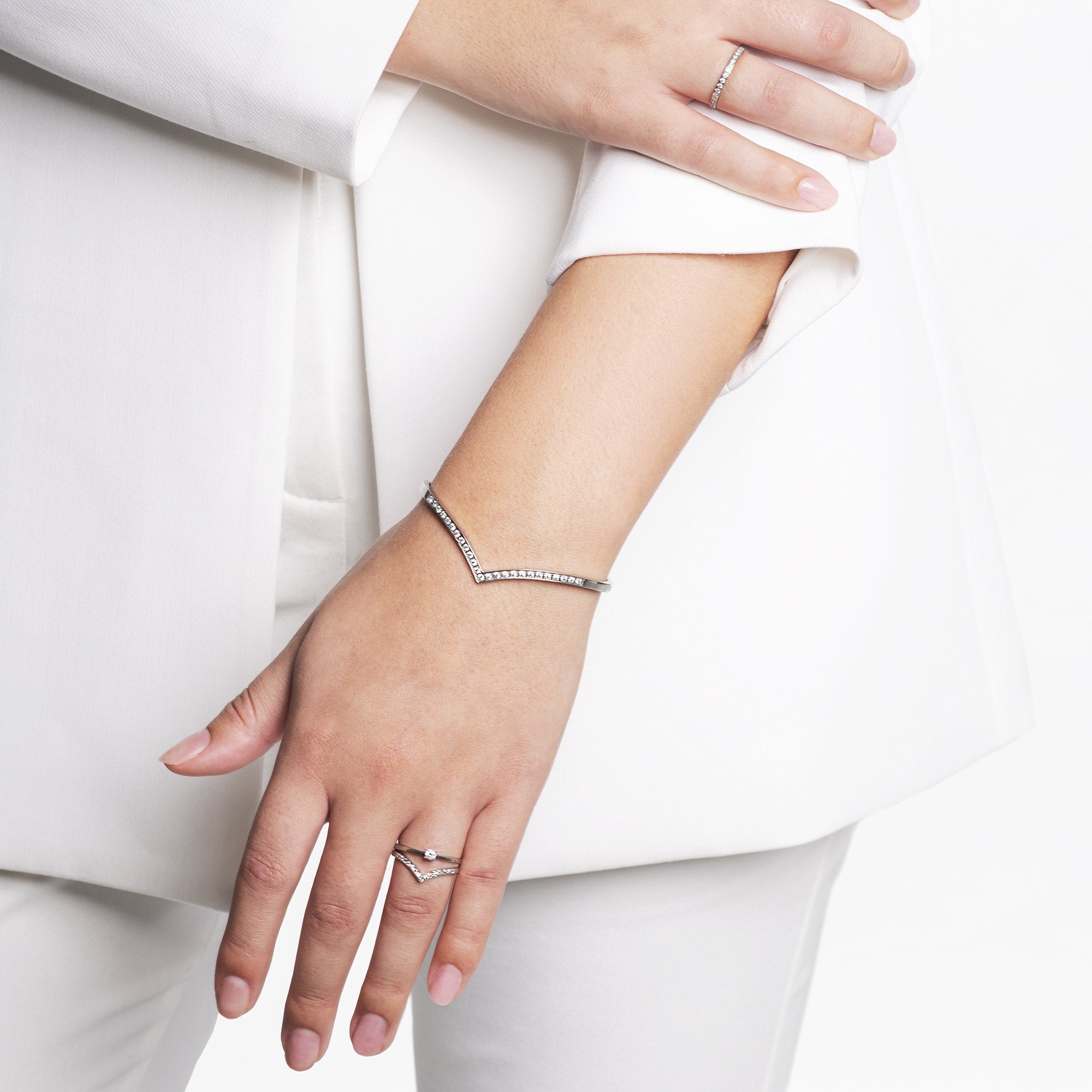 stainless-steel-small-v-shape-ring-T419R002AR-MIA